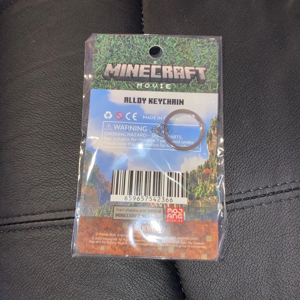Minecraft Green & Black Creeper Alloy Keychain One Size Exclusive NWT